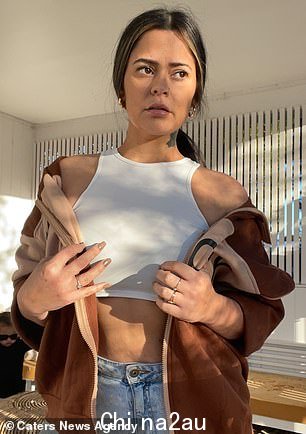 澳洲女人说她和她当时的男朋友在船尾有过夫妻辅导呃她出生到 Reynah 的“可怕”经历
