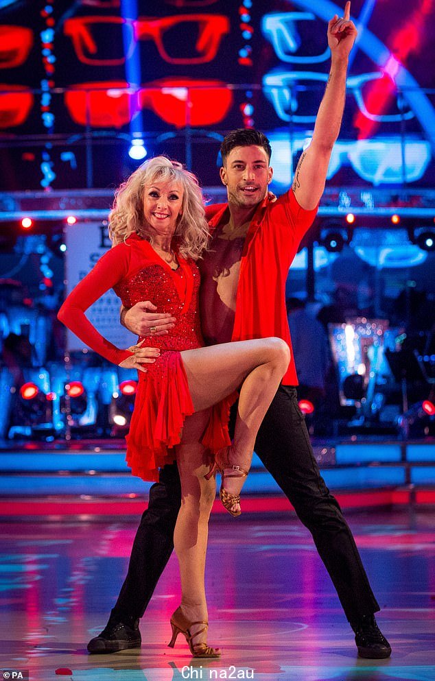 Incredible: 这位与专业舞者 Giovanni Pernice (如图) 搭档的美女透露,她在 2017 年在 Strictly 上跳舞的时间让她再次脱胎换骨
