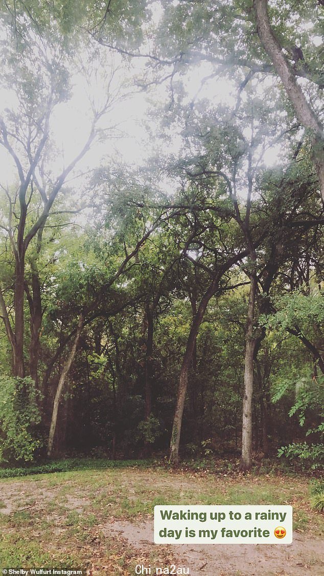 放松:在德克萨斯州达拉斯度蜜月的第一天,新娘承认“在下雨天醒来是我的最爱”