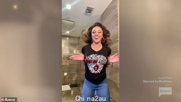 社交媒体:Ashley 说她一直通过跳 TikTok 舞蹈来应对,并享受学习新舞蹈并执行它的成就感