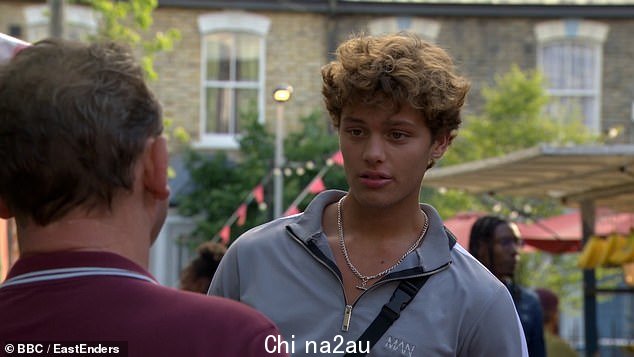 银幕上:之前为 Dolce & Gabbana 做过模特的鲍比今年首次在 EastEnders 中扮演重要角色,扮演小莫斯莱特的儿子弗雷迪斯莱特,他最后一次露面是在 2006 年在沃尔福德。 class=