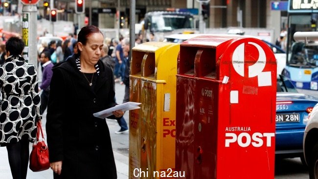 Australia Post 公布了 180 多个国际目的地的圣诞节派送日期,又是一个繁忙的节日ve 季节在卡片上。图片:Nikki Short