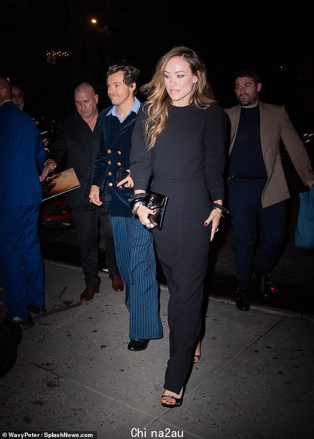 Harry Styles 和 Olivia Wilde 一起抵达 Bowery 酒店,参加 9 月 19 日在纽约市举行的 Don't Worry Darling 首映礼后派对