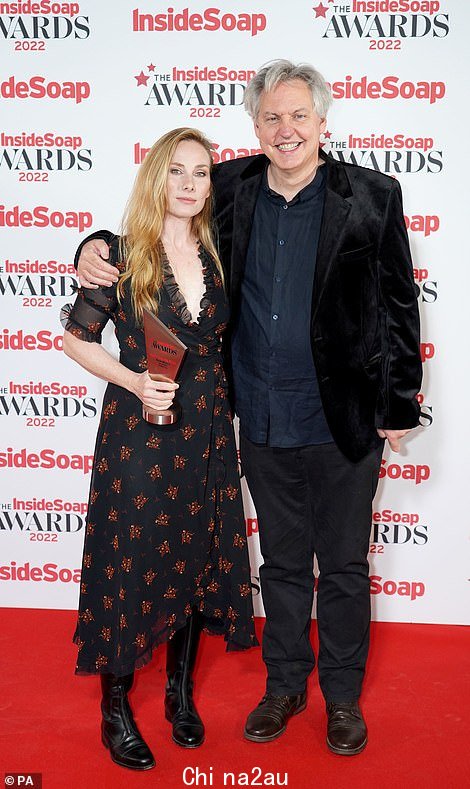 获奖者:获得最佳戏剧明星奖的 Rosie Marcel 和 Bob Barrett