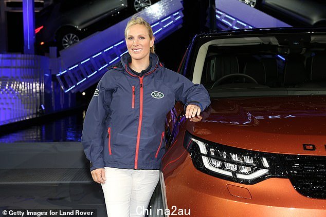 Zara Phillips 全新路虎 Discovery i 全球首发n 伯明翰,2016 年。据传她与该品牌的合作每年价值高达 20 万英镑“class=
