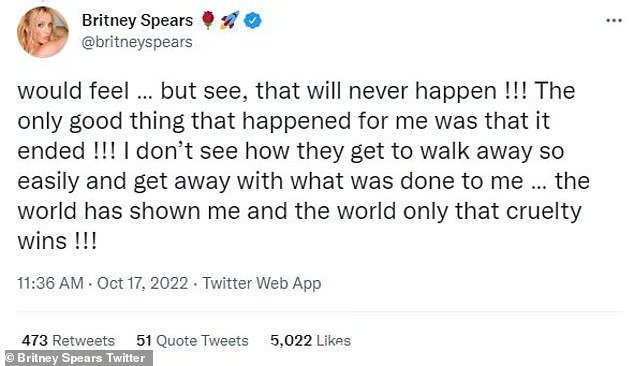 Spears 周一在社交媒体上发布了一系列推文