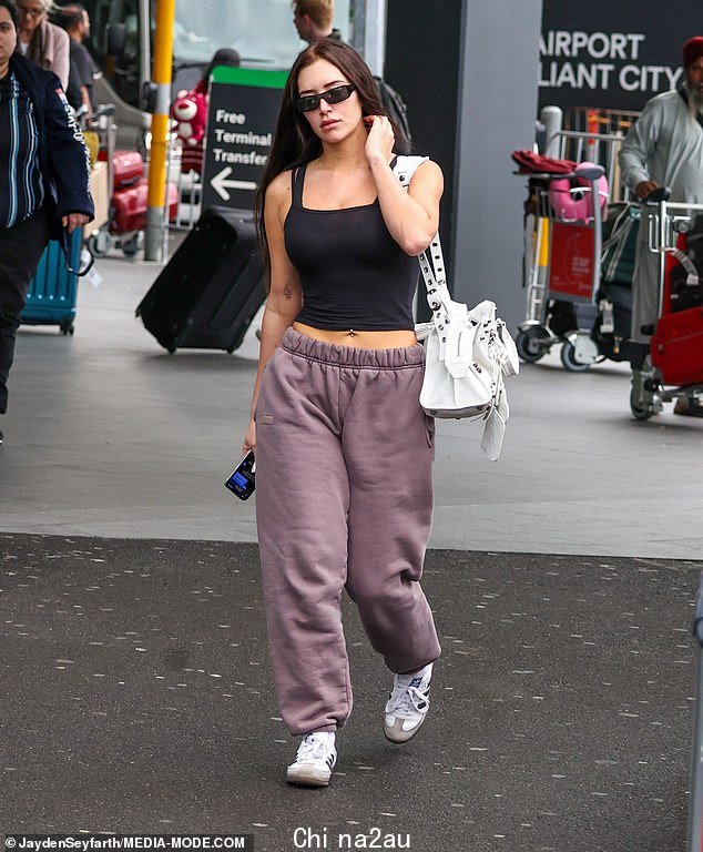 Kylie Jenner 最好的朋友 Anastasia 'Stassie' Karanikolaou 在出席时尚活动之前于周三抵达悉尼
