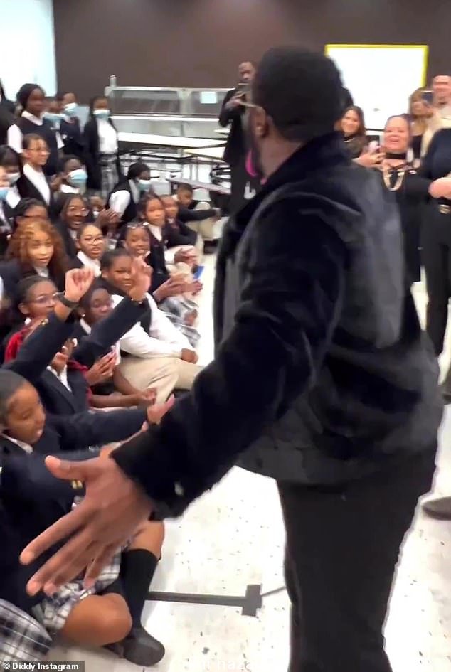 Wow: Diddy 一到学校就引起轰动