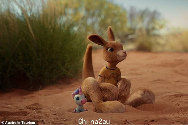 Ruby the 'roo 和 Louie the toy 独角兽在这里合照