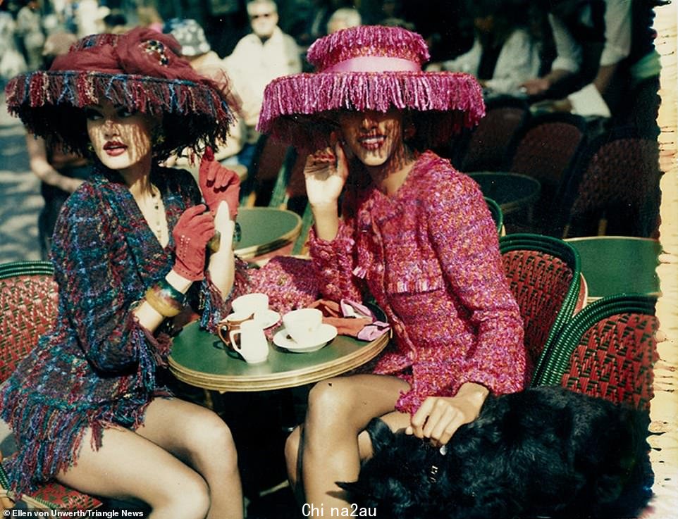 Kaffee Klatsch 和 Karen Mulder 合照1994 年,Cafe de Flore 戴着宽檐帽的时候