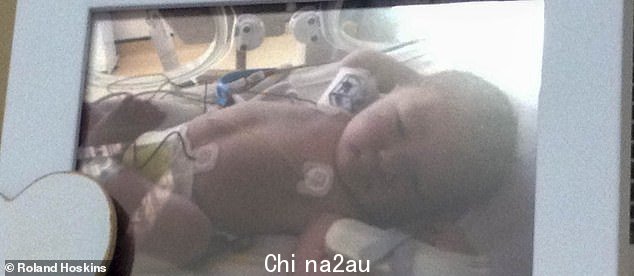 母亲说:'事情必须改变。婴儿因护理不善和纯粹的忽视而死亡¿(图:她的儿子诺亚几小时大时)
