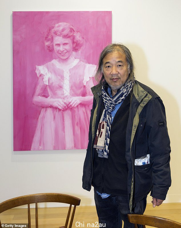 出席活动的其他人包括艺术家严培明(如图)、Marc Quinn 和 Jean-Marie Appriou