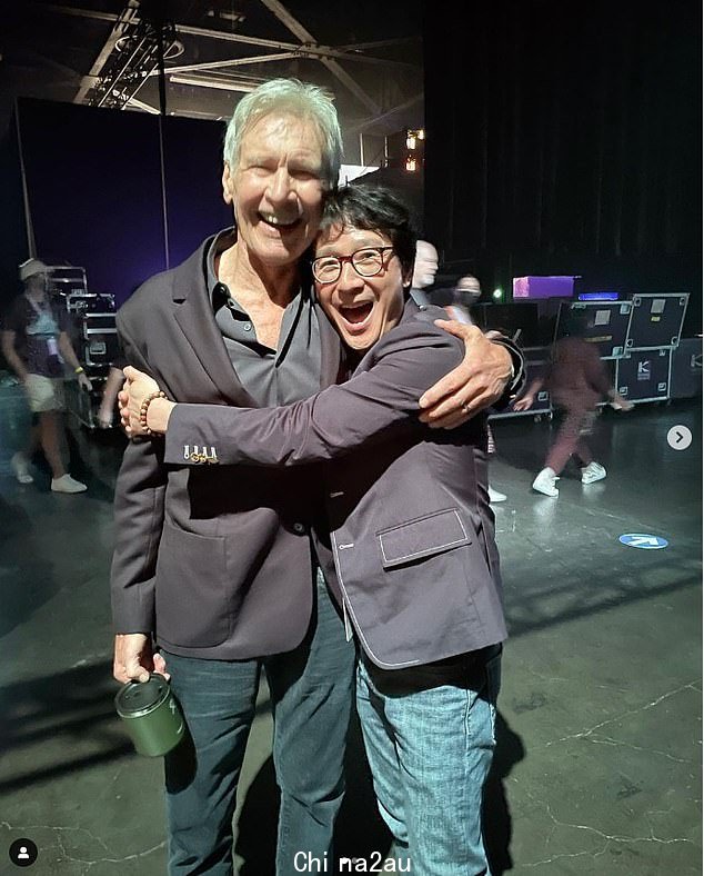 Wholesome: Ke Huy Quan 在时隔 38 年的上个月 D23 博览会上与 Indy 本人哈里森·福特重聚