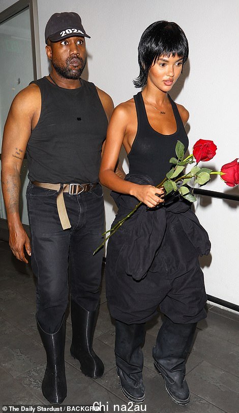 Romantic: 周三晚上,被戏剧困扰的 Kanye West 被发现与他的新女友 Juliana Nalu 在比佛利山庄度过了一个夜晚