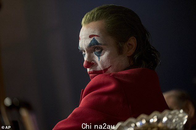Joaquin 回归:Joaquin Phoenix 将重新扮演他的奥斯卡获奖角色,饰演 Arthur Fleck 又名小丑,而 Lady Gaga 已经上船扮演他的情人 Harley Quinn