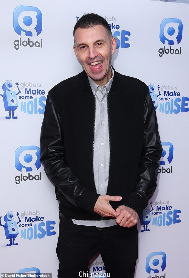 The B-side gang 出现在前 BBC Radio 1 DJ Tim Westwood 的 YouTube 频道