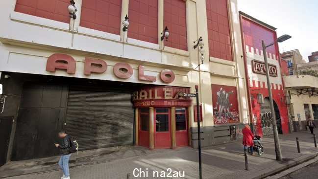 据信汉普森在穿过巴塞罗那 Sala Apolo 夜总会的紧急出口后“迷路了”。然后，他试图爬出去，但从 14 米高处坠落身亡。图片：谷歌地图