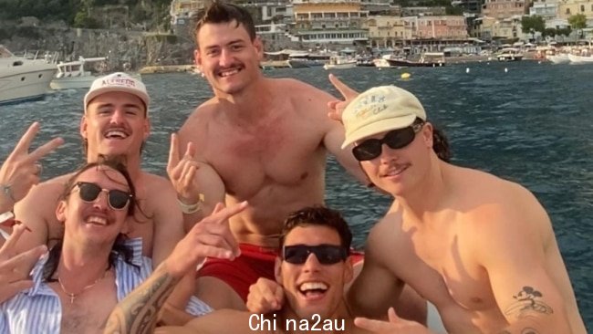 Redcliffe Dolphins 明星和前黄金海岸橄榄球联盟球员Liam Hampson（右）被发现死于巴塞罗那的 Sala Apolo。图片：Instagram