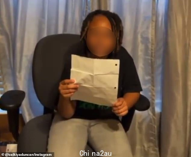 邓肯的一个女儿对她的娜娜说,尽管她不喜欢和她一起去商店,但她会因为今天是母亲节,然后简短地说了一句'我爱你' to Duncan