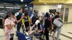 “脸上是血！地上也都是血！”悉尼火车站扶梯突发故障，一众华裔老人滚落跌伤！“吓傻了！大家都在尖叫！”（组图）