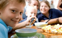 维州政府向1000所公校学生免费供应健康餐，达到新里程碑（图）