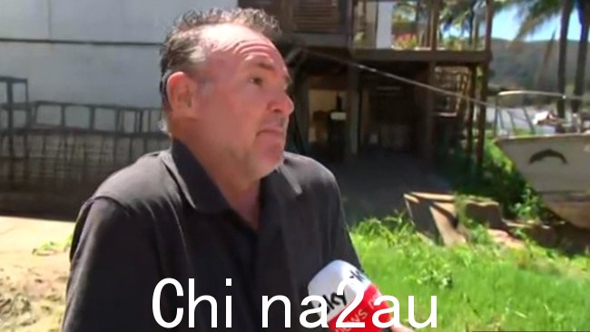 洪水受害者 Andrew Barker 说他的房子现在已经无法居住,他的任务是修复它。图片:Sky News Australia