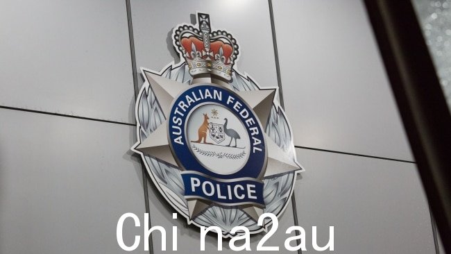 该男子于周三被法新社官员逮捕并指控欺诈指控。搜索了一个悉尼 CBD 单元。图片：Damian Hoffman