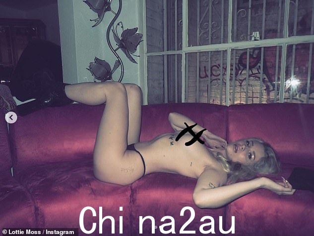 哇!Lottie 在美国接受康复治疗后继续发布衣着暴露的照片和关于毒品的笑话