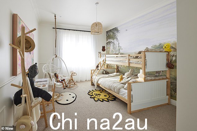 每间房子的所有壁纸中,她最喜欢 4 号房子里的“美丽而平静的动物场”