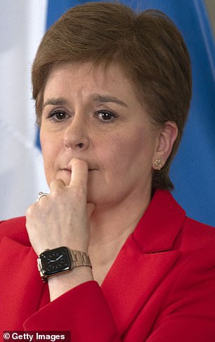Ms Sturgeon 也撕开了威斯敏斯特之前的混乱局面