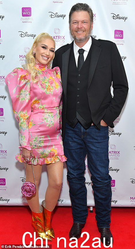 Lovebirds: Gwen Stefani 与丈夫 Blake Shelton 在周三在纽约市齐格菲尔德舞厅举行的 2022 年 Matrix Awards 上登上红地毯