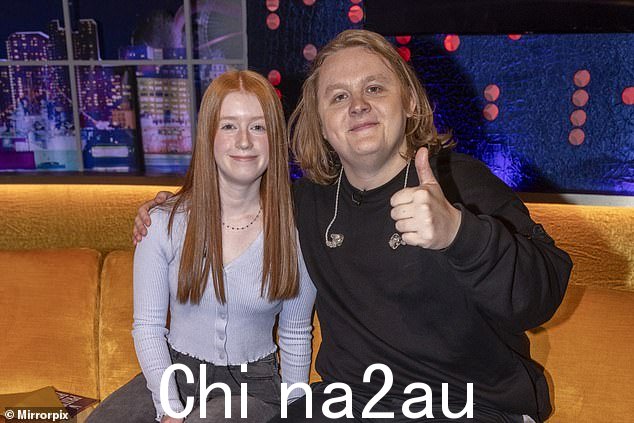 甜蜜：刘易斯·卡帕尔迪（Lewis Capaldi）在颁奖典礼的乔纳森·罗斯（Jonathan Ross）表演环节中让15岁的英国骄傲（Pride Of British）获得者感到惊讶而无言以对“ class =“blkBorder img-share” style =“max-width：100％” /> < p class=