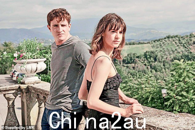 Racy:这位演员在 BBC 电视剧《普通人》中与黛西·埃德加-琼斯一起主演,讲述了两个年轻恋人的故事——特别受到关注ir 亲密的性爱场面