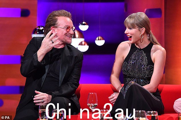 星光熠熠:U2 偶像 Bono(如图)和 Alex Scott 在 Graham 的红色沙发上加入了泰勒和埃迪