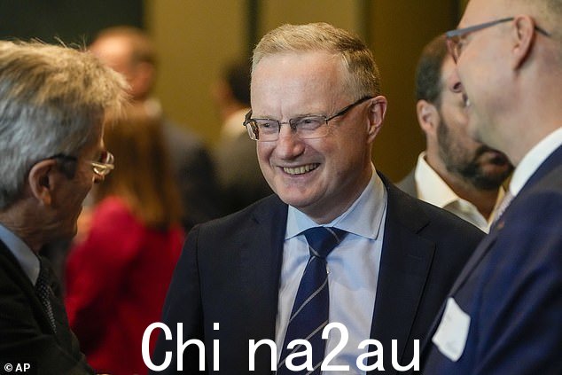 澳大利亚储备银行的最新年度报告显示,行长 Philip Lowe(如图)在上一个财政年度获得了 1,037,709 美元的总薪酬