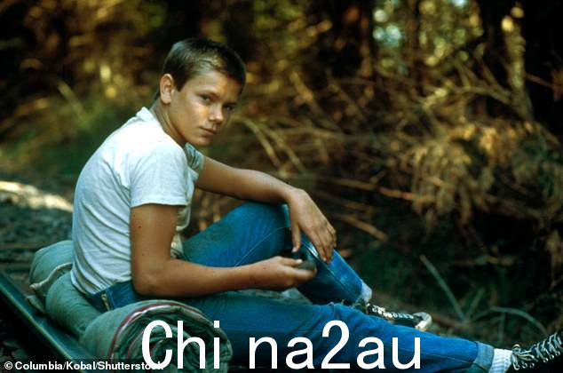 Stand By Me: River Phoenix 出演了 1986 年的 Stand By Me,作为一群朋友的一员,他们在朋友失踪后去寻找他的尸体。他因吸毒而于 1993 年去世