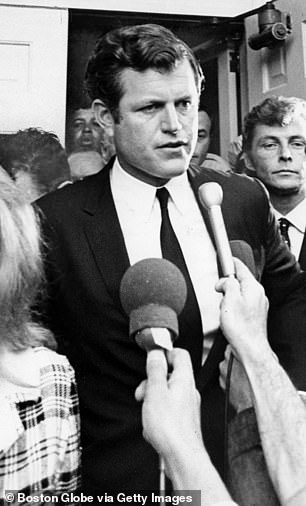 Ted Kennedy 于 1969 年 7 月 25 日,在认罪离开致命车祸现场后