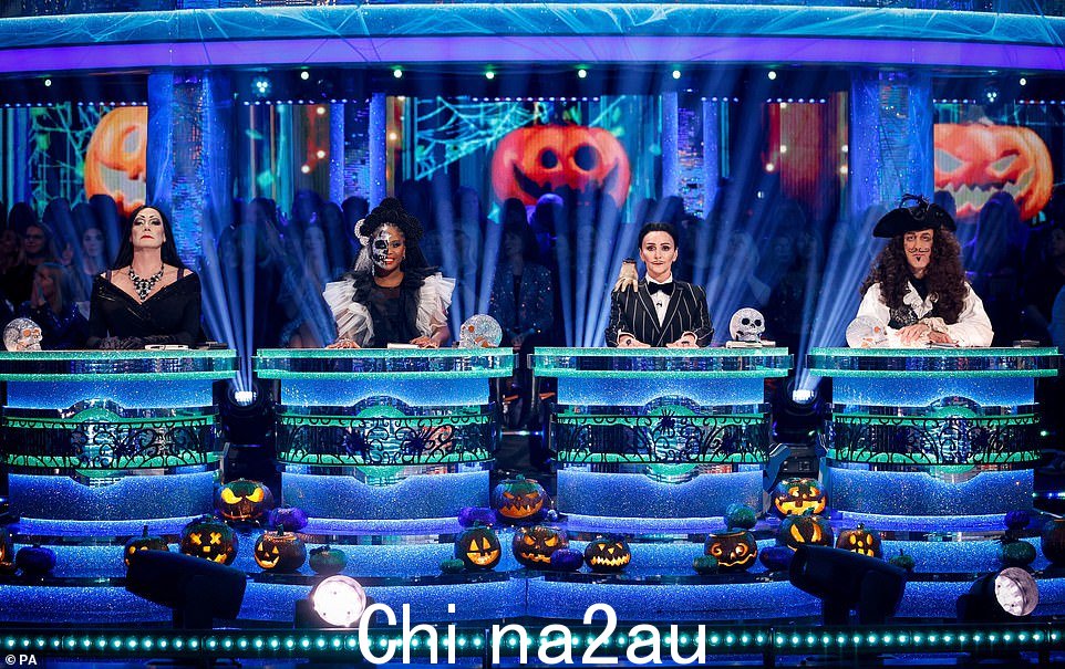 努力了:评委 Shirley Ballas、Craig Revel Horwood、Motsi Mabuse 和 Anton Du Beke 都为万圣节特别装扮