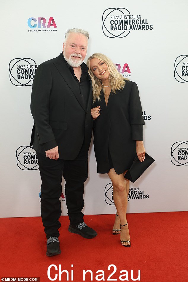 对于 Jackie 和她的 KIIS FM 广播联合主持人 Kyle Sandilands(左)来说,这是一个重要的夜晚,因为他们被选入了澳大利亚商业广播奖名人堂