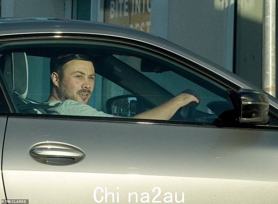 Desmaris(上图是他价值 7 万英镑的宝马车)也拒绝透露他是否拥有任何财产,他说:“住在那样的房子里,开那样的车,把两个和两个放在一起”类=