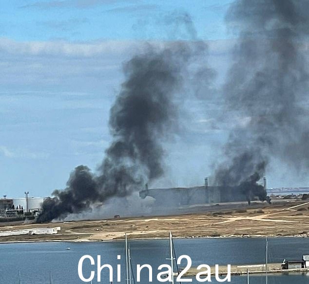 俄罗斯国防部还指责英国军队今天早上在塞瓦斯托波尔发生的无人机袭击(如图)