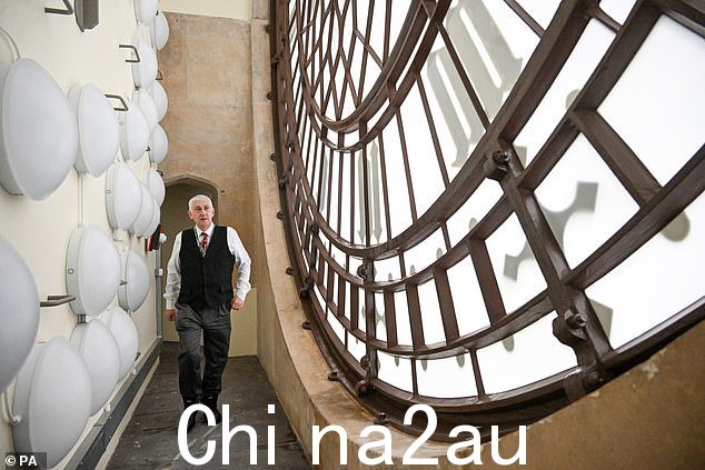 让我们把时钟留在今天的位置,按英国时间。如果智囊团不喜欢它,就让他们搬到马德里,按柏林时间,因为西班牙独裁者佛朗哥想讨价还价对希特勒来说,这种奇怪的不健康做法的另一个同样疯狂的原因