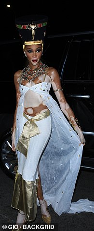 Glitzy: Winnie Harlow、Ashley Benson 和 Caylee Cowan 在周六带领明星们抵达 Vas Morgan 的万圣节派对时看起来简直是耸人听闻