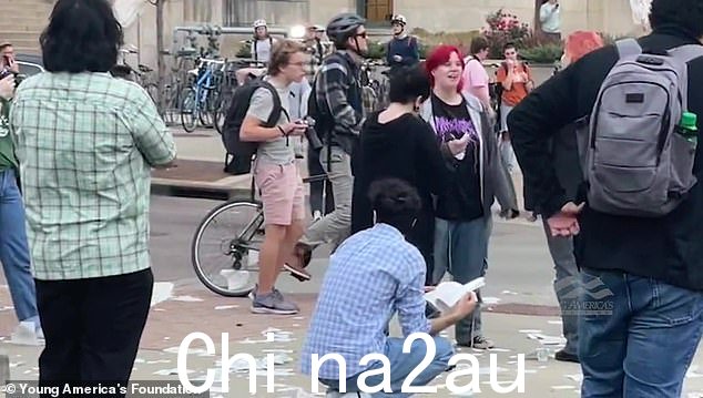 周一晚上,该团体聚集在一起,反对放映保守派评论员马特沃尔什的纪录片“女人是什么?”