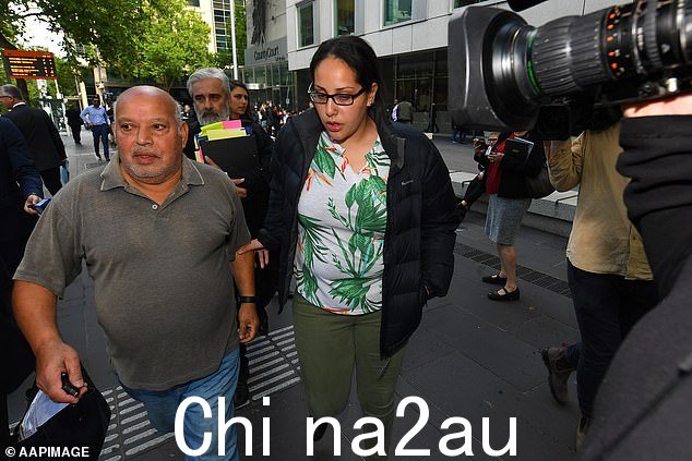 法官克莱尔·奎因 (Claire Quin) 将 Abdelmalek 的罪行描述为“持续且恶意”,因为她说她花了数千小时在网上秘密追捕受害者(如图,Abdelmalek 于 2020 年在法庭外)