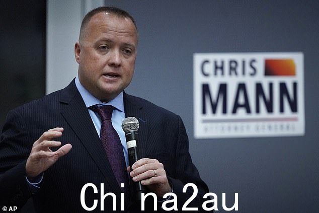 Chris Mann(如图)的发言人 Kelli Kee 称该广告“绝对虚假且具有欺骗性”