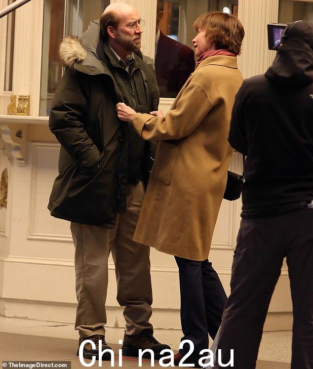 Pedigree:本周五,有人发现他和他的搭档 Julianne Nicholson 在电影院门口拍摄了一场戏,后者最近凭借《东城的母马》获得了艾美奖
