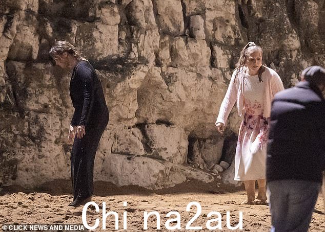 Horror: 看到 Mick 在汽车坠入海中后跳进去试图拯救这些妇女,但不幸的是,当听到他们尖叫着他的名字时,他似乎在海上迷路了=