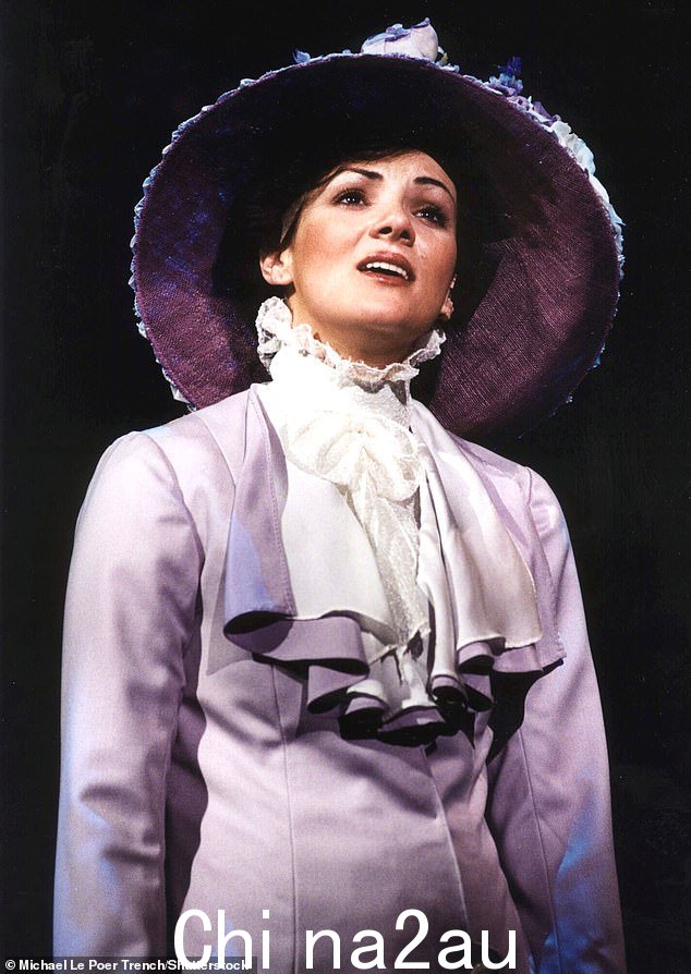 Talented:在肥皂日之后,Martine 凭借在《窈窕淑女》中扮演 Eliza Doolittle 的西区表演获得了劳伦斯·奥利维尔奖(2021 年拍摄)
