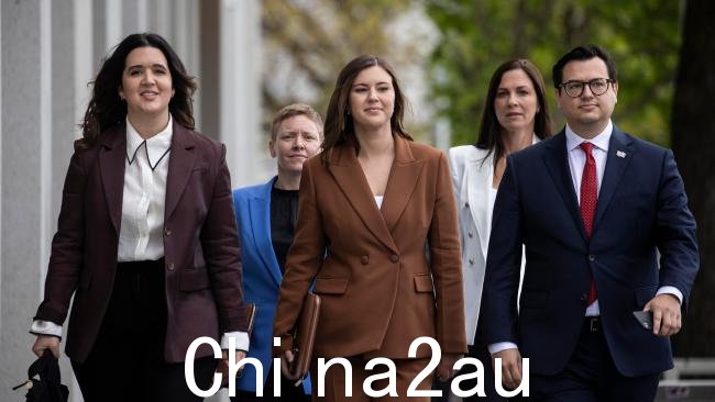 “布鲁斯·莱尔曼面临一项指控,他早些时候在当时的国防工业部长琳达·雷诺兹的议会大厦办公室内强奸了他的同事布列塔尼·希金斯。